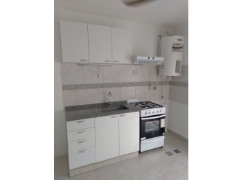 PARTICULAR ALQUILA IMPECABLE DÚPLEX EN ZONA RESIDENCIAL