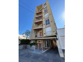 Departamento 1 dormitorio con cochera, ubicado en calle Andr