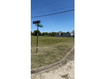 HERMOSO TERRENO DE 600 M2 EN ORO VERDE, CON FRENTE A RN 11.