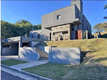 Exclusiva Propiedad en Puerto Urquiza.