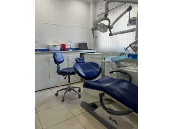 EN ALQUILER CONSULTORIO ODONTOLOGICO COMPLETO POR MES
