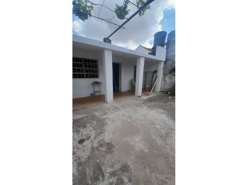 CASA dos dormitorios en ALQUILER!