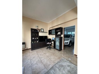 casa zona Plaza Saenz Peña,tres dormitorios,pileta,cochera.