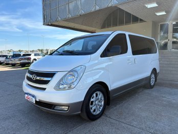 HYUNDAI H1 2.5 Premium 12 asientos. Recibo vehículos