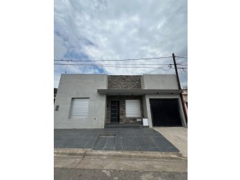 🏡 VENTA – CASA MODERNA EN ZONA HIPÓDROMO