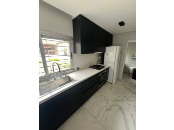 🏡 VENTA – CASA MODERNA EN ZONA HIPÓDROMO