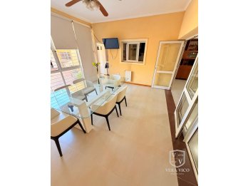 EN VENTA! - CASA DE CATEGORÍA EN ZONA RESIDENCIAL