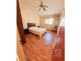 EN VENTA! - CASA DE CATEGORÍA EN ZONA RESIDENCIAL