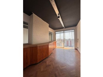 Se alquilan hermosas oficinas en el centro de la ciudad.