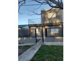 EXCELENTE CASA A ESTRENAR . OPORTUNIDAD