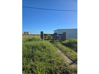 Terreno con construccion loteo Tierra Alta III Colonia Ensay