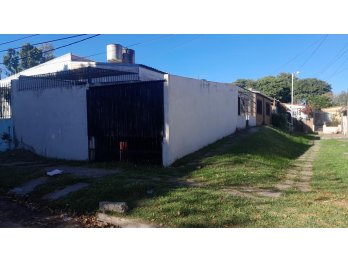 VENDO CASA EN CALLE COCHRANE, 3 DORM, GARAGE