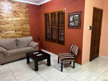 Casa de 3 habitaciones en zona Newbery y Gdor. Parera