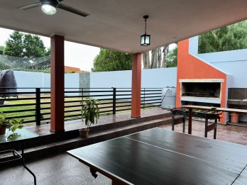 Casa de 3 habitaciones en zona Newbery y Gdor. Parera
