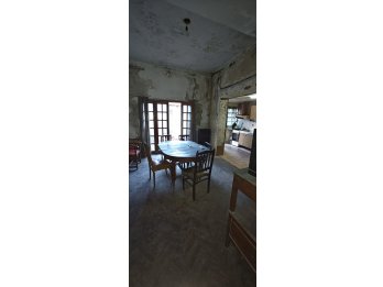 OPORTUNIDAD CASA A RECICLAR EN CALLE URUGUAY AL 200