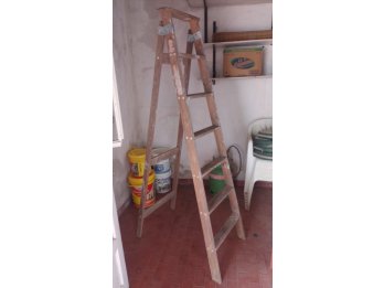 VENDO ESCALERA DE MADERA TIPO PINTOR. IMPECABLE!!!