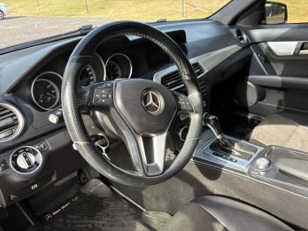 MERCEDES Benz C200 Edition C. Recibo vehículos