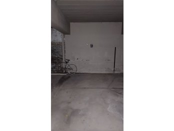 Vende Cochera en Edificio de calle Colon 468