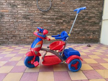 Triciclo Infantil – ¡Como Nuevo! Ideal para los mas peques
