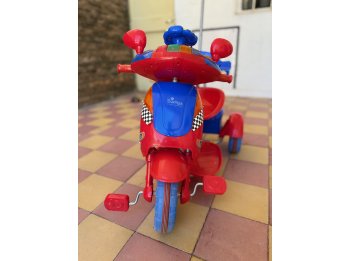 Triciclo Infantil – ¡Como Nuevo! Ideal para los mas peques