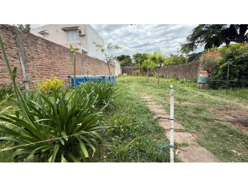 CASA DE 3 DORM, COCHERA Y GRAN FONDO VERDE. DIV LOS ANDES