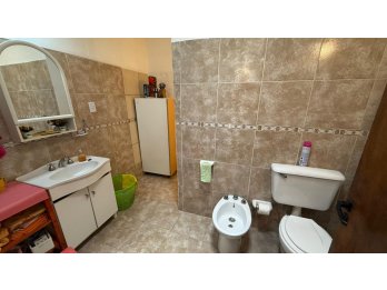 CASA DE 3 DORM, COCHERA Y GRAN FONDO VERDE. DIV LOS ANDES