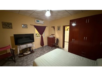 CASA DE 3 DORM, COCHERA Y GRAN FONDO VERDE. DIV LOS ANDES