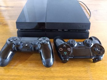 PS4 + 2 joysticks + 3 juegos $350.000