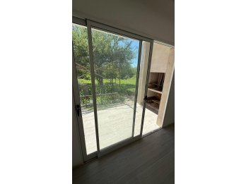 HERMOSA CASA A ESTRENAR EN ORO VERDE, 2 DORM Y FONDO VERDE.