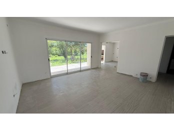 HERMOSA CASA A ESTRENAR EN ORO VERDE, 2 DORM Y FONDO VERDE.