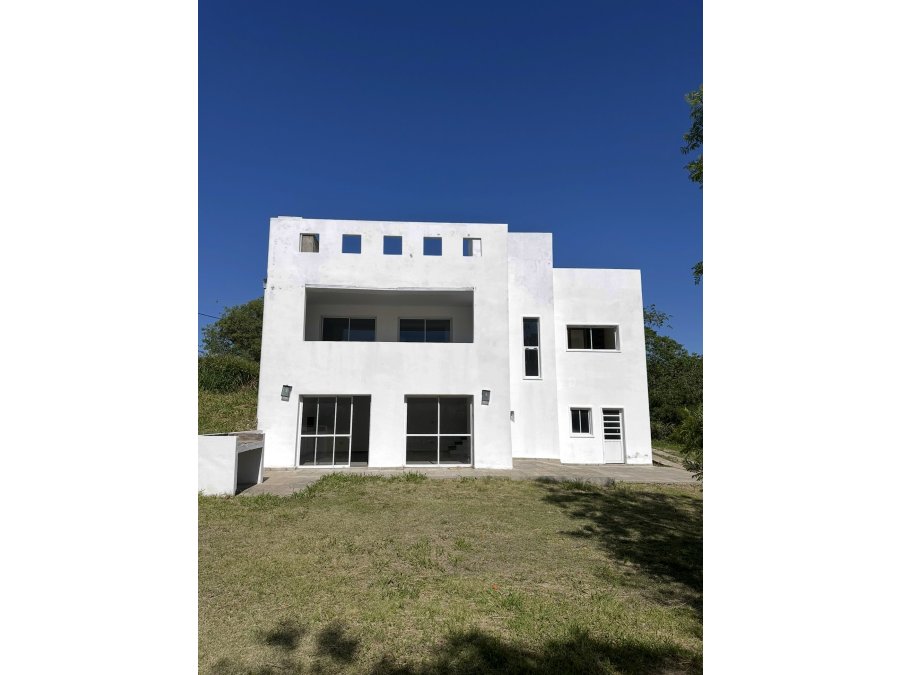 Particular alquila  casa en las colinas