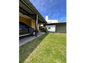 CASA EN ORO VERDE, 2 DORM, 2 COCHERAS Y JARDIN VERDE!  IDEAL