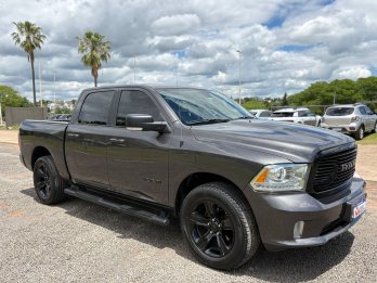 RAM 1500 5.7 V8 Laramie 4x4 AT. Recibo vehículos