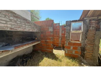 CASA QUINTA A TERMINAR EN SAUCE MONTRULL. LOTE DE 250 M2