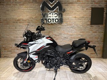 Benelli TRK 702. Recibo vehículos