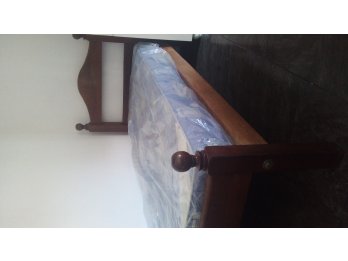 VENDO CAMA DE ALGARROBO +MAS COLCHON  EN BUEN ESTADO