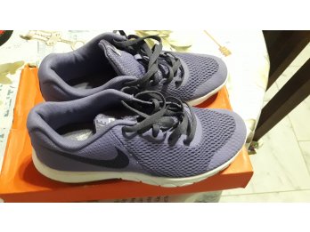 NIKE MUJER IMPECABLES TALLE 36 (SOLO SE PROBARON)
