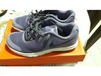 NIKE MUJER IMPECABLES TALLE 36 (SOLO SE PROBARON)