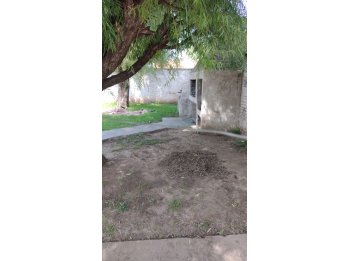 VENDE: Casa calle Ñandubay, tres dormitorios