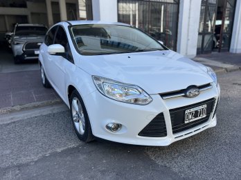 FORD FOCUS 2.0 SE PLUS CUERO