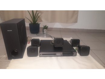 Sistema de Home Theater 5.1 PHILIPS Mod. HTS3181/55