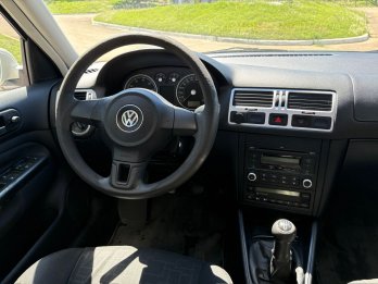 VOLKSWAGEN Bora 2.0. Recibo vehiculos
