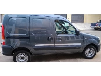 Vendo Kangoo furgón 2017 muy  buen estado con 165.000 km!!