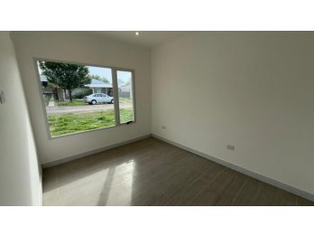 CASA A ESTRENAR EN ORO VERDE, 2 DORM Y PATIO. ENTREGA Y CTAS