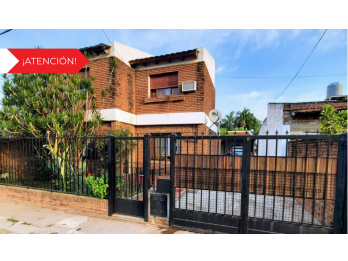 CASA DE DOS PLANTAS CON AMPLIOS ESPACIOS