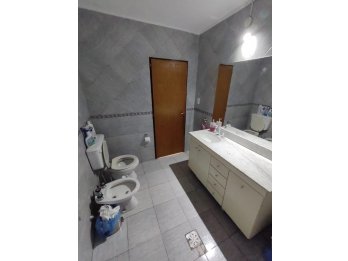 2 casas Barrio Parque con pileta, cochera y Jardin