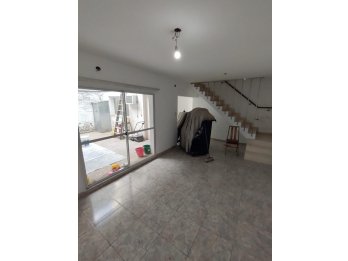 2 casas Barrio Parque con pileta, cochera y Jardin
