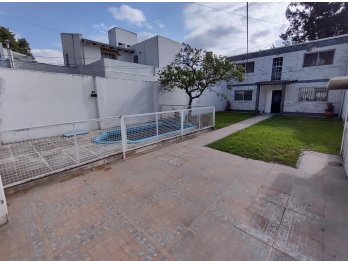 2 casas Barrio Parque con pileta, cochera y Jardin