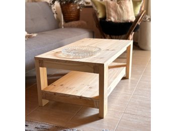 Mesa ratona de pino. A estrenar