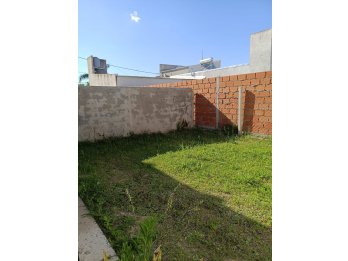 VENDEMOS HERMOSA PROPIEDAD ZONA J. NEWBERY Y PARERA